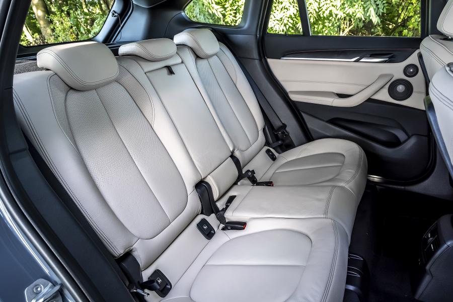 Интерьер BMW X1 xDrive25d xLine (F48) 2019 года  (WW) (фото 58 из 99)